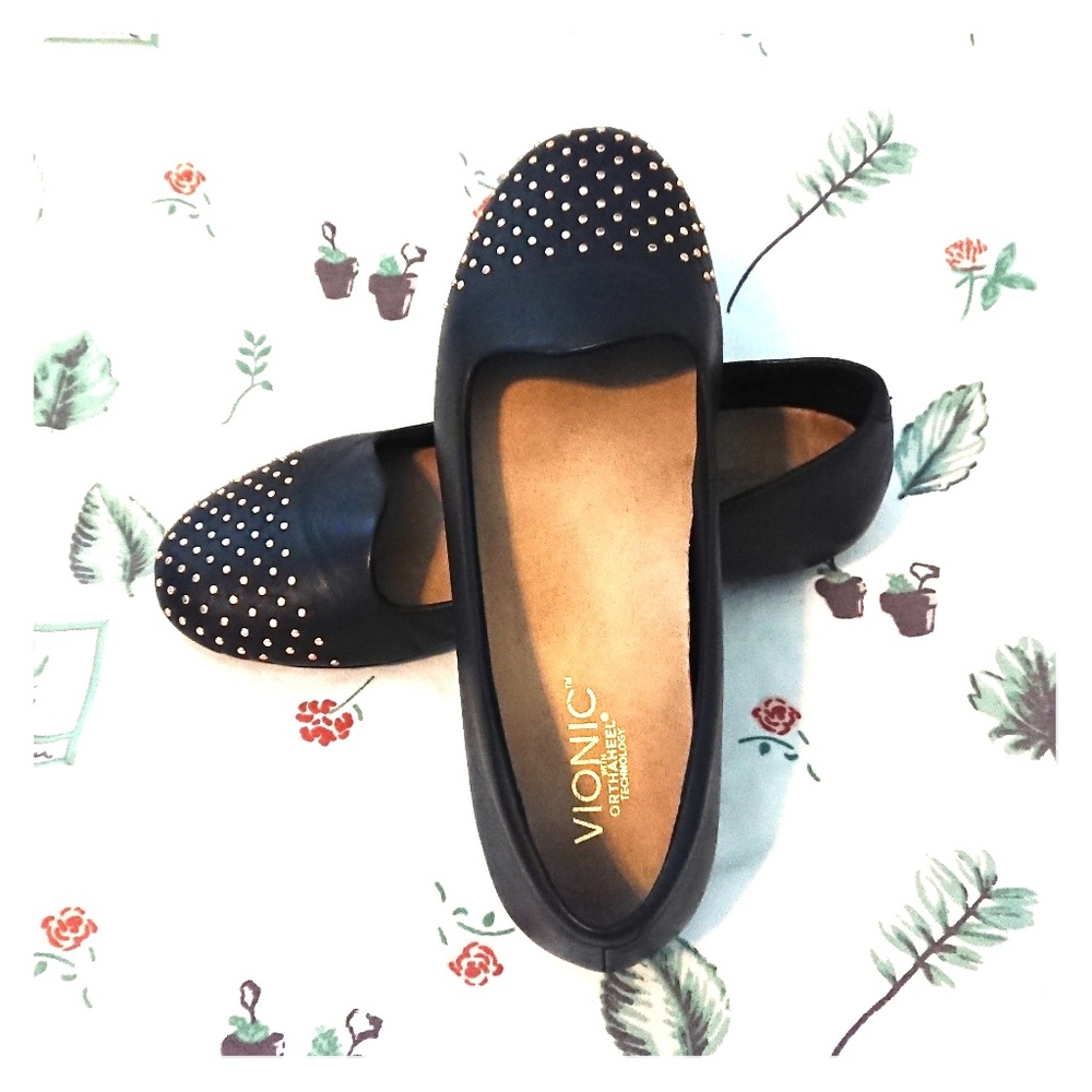 Vionic black ballet flats with gold studs